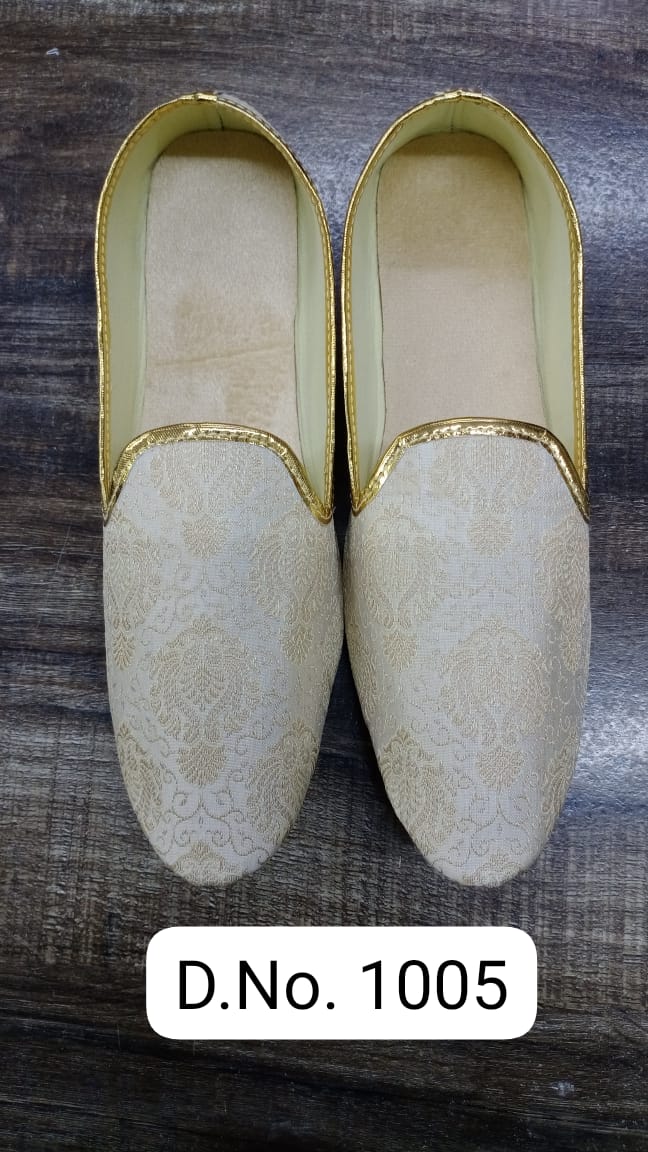 Light Gold Brocade Mojadi D No. 1005