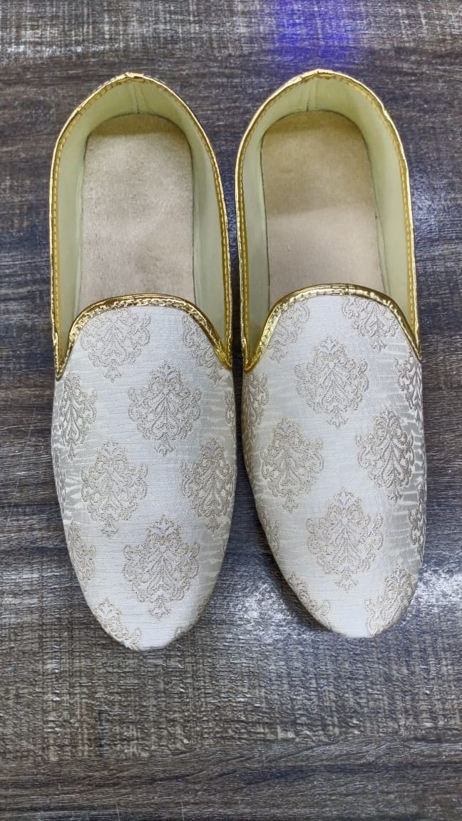 Light Gold Brocade Mojadi D No. 1001