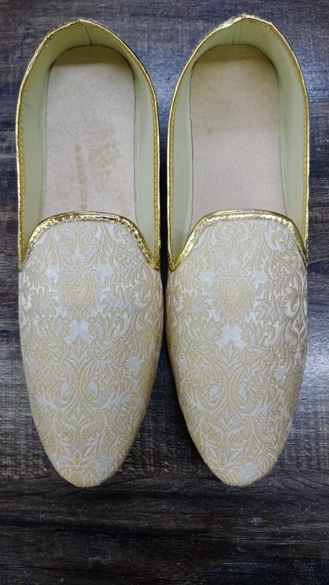 Light Gold Brocade Mojadi D No. 1004