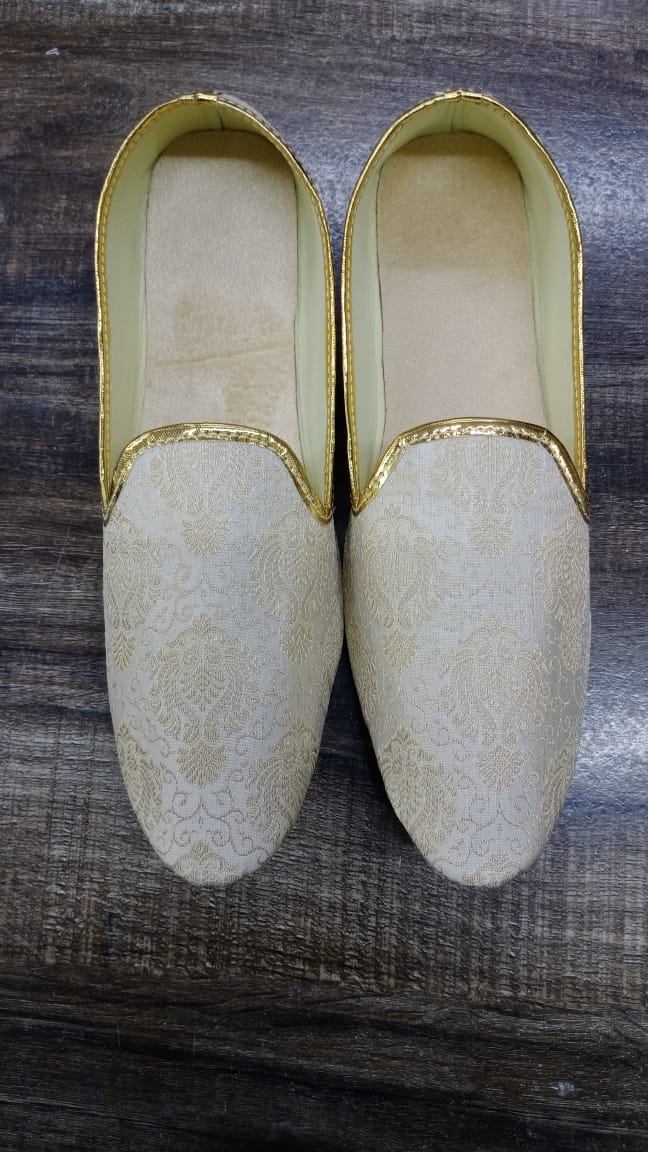 Light Gold Brocade Mojadi D No. 1005