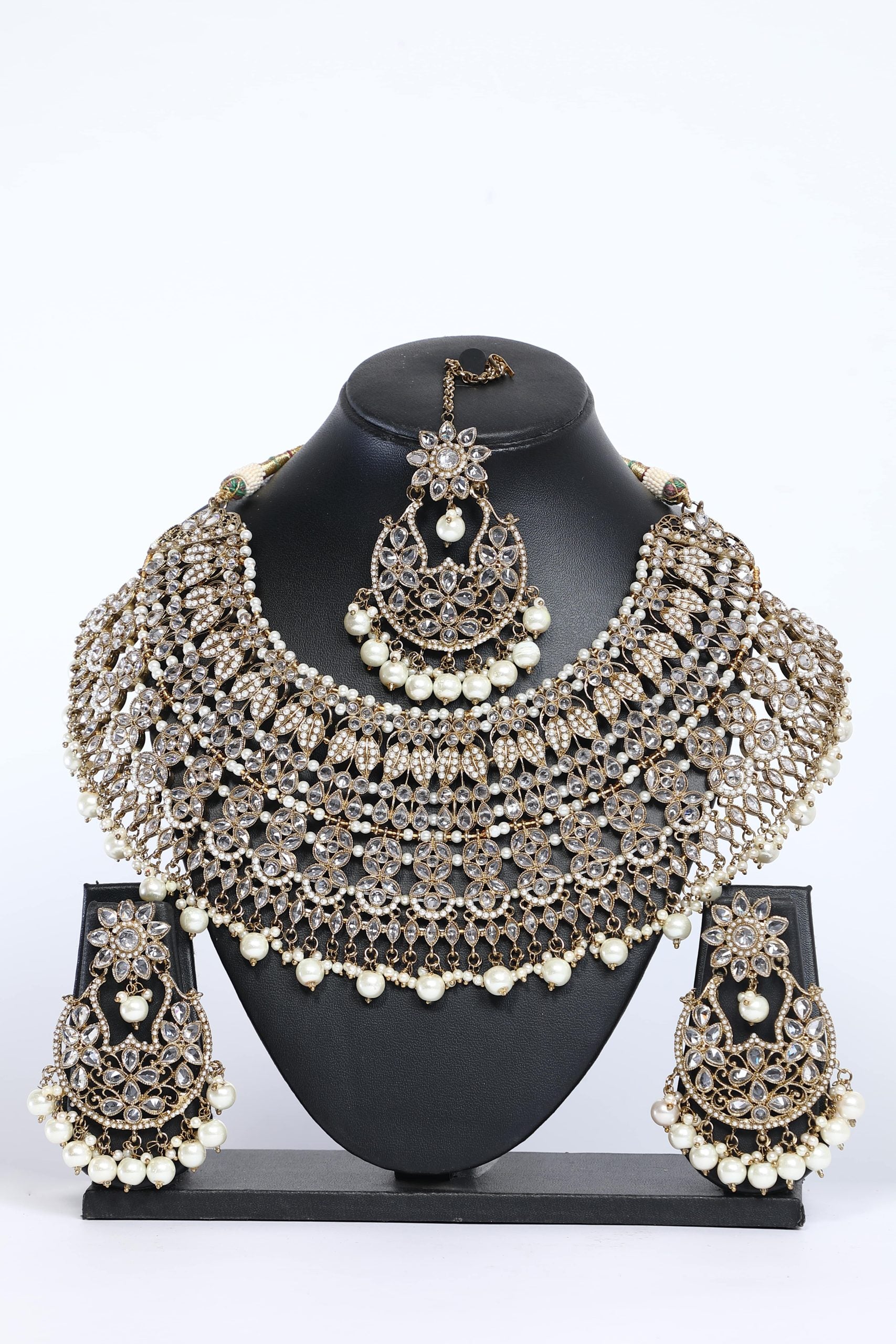 Necklace of outlet moti